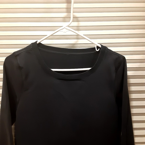 Lululemon long sleeves pullover sweaters  . Size  small - Picture 2 of 15